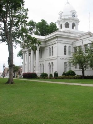 Colbert County Courthouse. Click for full size. Colbert County Courthouse image. Click for full size.