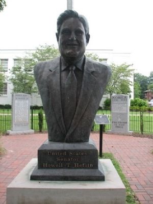 Howell Thomas Heflin Statue image. Click for full size.