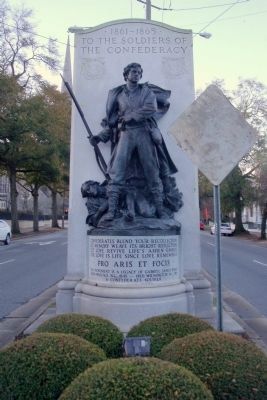 Confederate Soldiers Monument (front). Click for full size. Confederate Soldiers Monument (front) image. Click for full size.