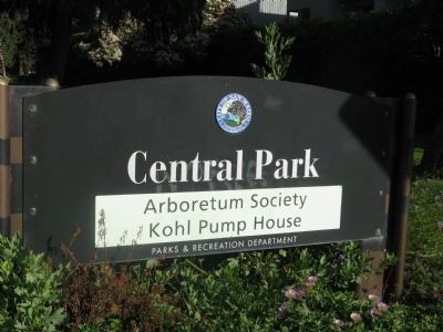 Sign at Ninth Street Entrance to Park image. Click for full size.
