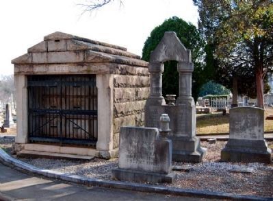 McGee Mausoleum (left)<br>McKay Family Plot (right). Click for full size. McGee Mausoleum (left)<br>McKay Family Plot (right) image. Click for full size.