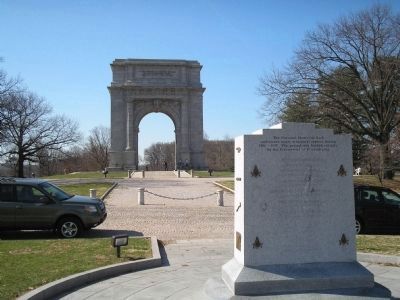 Freemasons Monument and Memorial Arch image. Click for full size.