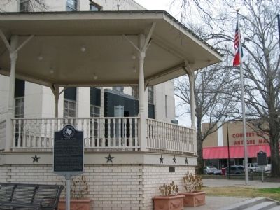 Maifest Marker at its previous location near the bandstand and courthouse image. Click for full size.