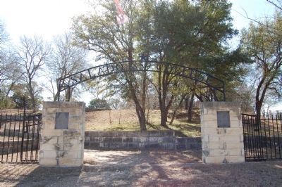 Salado College Gate image. Click for full size.