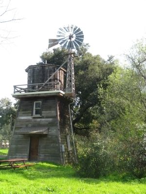 Leal Tank House image. Click for full size.