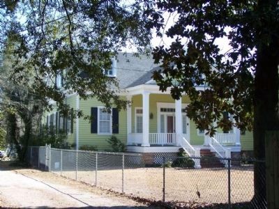 Elizabeth White House seen today image. Click for full size.