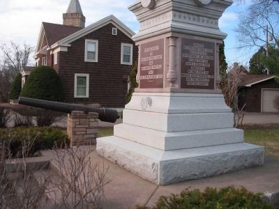 Cannon and Memorial. Click for full size. Cannon and Memorial image. Click for full size.