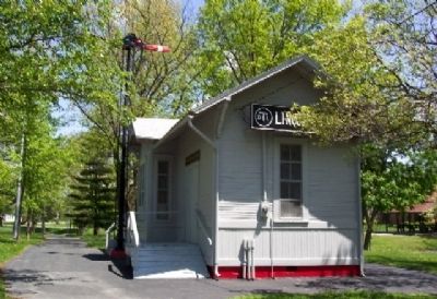 D T & I Railroad's Uniopolis, Ohio, Station image. Click for full size.