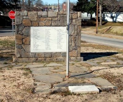 World War Veterans Monument<br>and James Howe Tombstone. Click for full size. World War Veterans Monument<br>and James Howe Tombstone image. Click for full size.