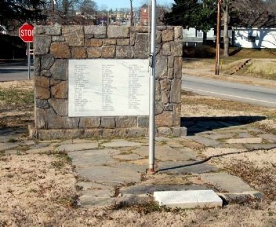 World War Veterans Monument<br>and James Howe Tombstone image. Click for full size.