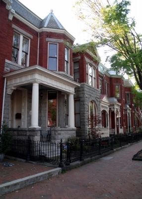 2600 block of E Broad St image. Click for full size.