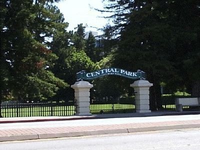 Central Park Entry and Iron Fence along El Camino Real image. Click for full size.