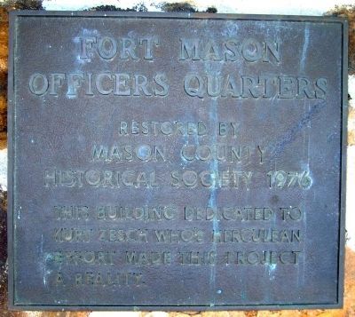 Marker on officers quarters at Fort Mason. image. Click for full size.