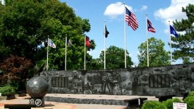 Middletown Veterans Memorial image. Click for full size.