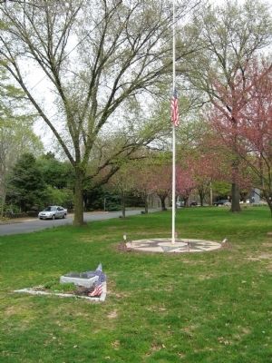 Wallingford Veterans Memorial Flagpole. Click for full size. Wallingford Veterans Memorial Flagpole image. Click for full size.
