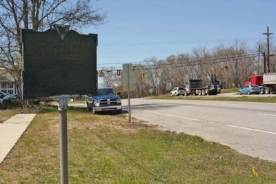 Horrell Hill Marker, looking west along Garners Ferry Road image. Click for full size.