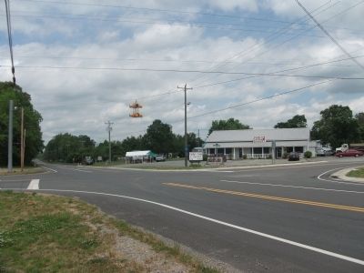 Lindley's Mill Marker at Intersection, Looking North image. Click for full size.