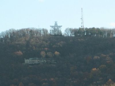 The Roanoke Star atop Mill Mountain Park image. Click for full size.