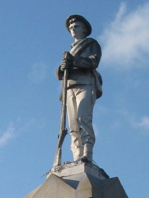 Statue of Confederate Soldier atop the Memorial image. Click for full size.