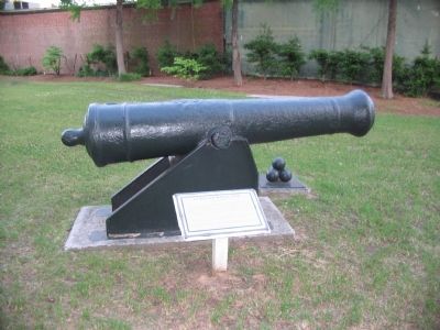 24 Pound Naval Gun and Marker. Click for full size. 24 Pound Naval Gun and Marker image. Click for full size.