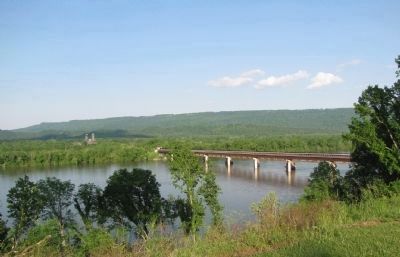 Tennessee River bridge image. Click for full size.