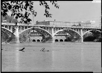 Gervais Street Bridge image. Click for full size.