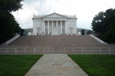 Tomb of the Unknowns image. Click for full size.