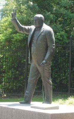 Sir Winston Churchill Statue image. Click for full size.