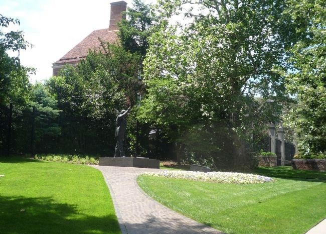 Sir Winston Churchill Memorial. Click for full size. Sir Winston Churchill Memorial image. Click for full size.