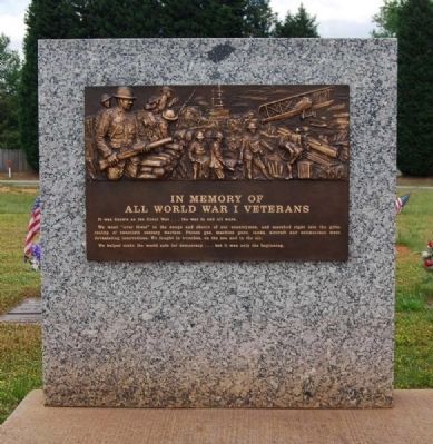 Graceland East Memorial Park Veterans Monument -<br>World War I Memorial image. Click for full size.