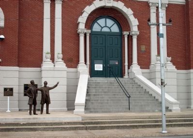 " Let's Debate " Statues & Shelby County Courthouse Entrance image. Click for full size.