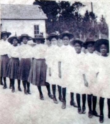 African-American Schoolgirls c.1905 image. Click for full size.