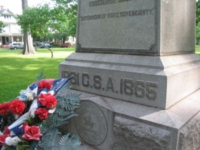 Confederate Seal on Front of Memorial image. Click for full size.