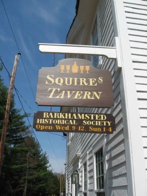 Squire's Tavern Sign image. Click for full size.