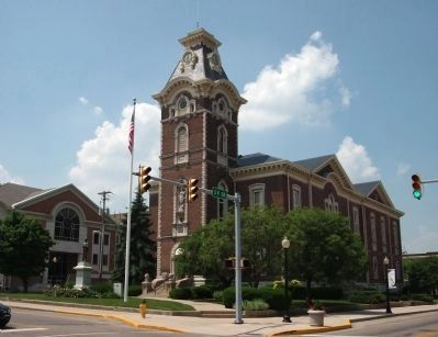 Looking South/West - - Henry County Courthouse -and- Civil War Memorial. Click for full size. Looking South/West - - Henry County Courthouse -and- Civil War Memorial image. Click for full size.