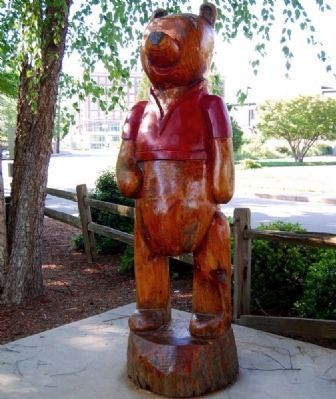 Linky Stone Park Statue -<br>Winnie the Pooh image. Click for full size.