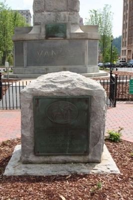 Robert E. Lee Dixie Highway Marker. Click for full size. Robert E. Lee Dixie Highway Marker image. Click for full size.