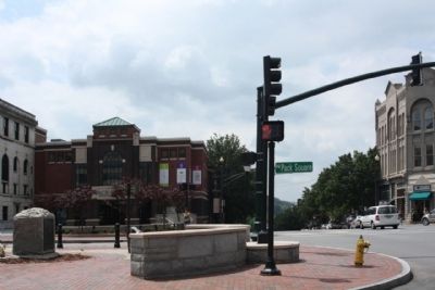 Robert E. Lee Dixie Highway Marker looking southward along Biltmore Avenue (US 25). Click for full size. Robert E. Lee Dixie Highway Marker looking southward along Biltmore Avenue (US 25) image. Click for full size.