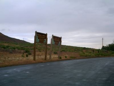Thousand Springs and Salmon Falls Markers Along U.S. 30 image. Click for full size.