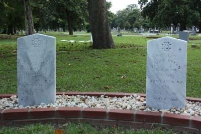 Magnolia Cemetery 7 Generals Tribute right image. Click for full size.