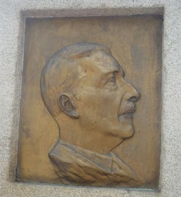 Monumento a Stefan Zweig Marker - close-up of portrait in bas-relief. Click for full size. Monumento a Stefan Zweig Marker - close-up of portrait in bas-relief image. Click for full size.
