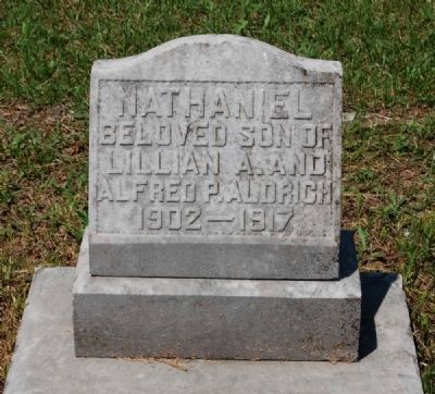 Nathaniel Aldrich Tombstone image. Click for full size.
