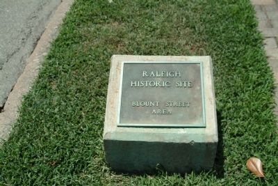 This small marker is in the front yard of the Fannie Heck House image. Click for full size.