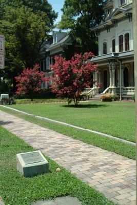 Raleigh Historic Site marker in front of the Frannie Heck House image. Click for full size.