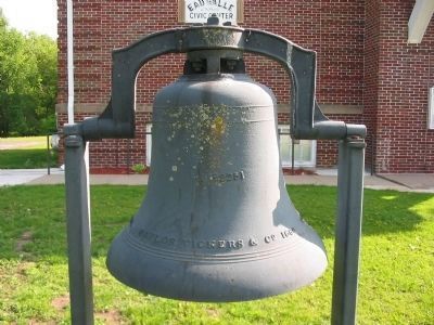 Nearby Bell image. Click for full size.