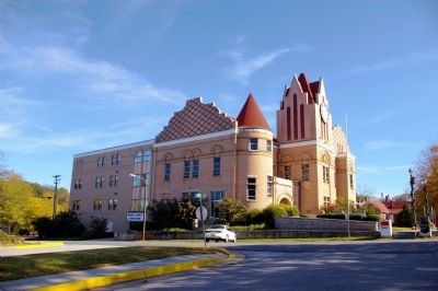 Wilkes County Courthouse image. Click for full size.