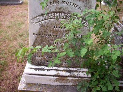 Grave of Sarah Semmes Floyd, mother image. Click for full size.
