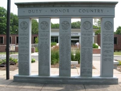 Farmington Veterans Monument image. Click for full size.