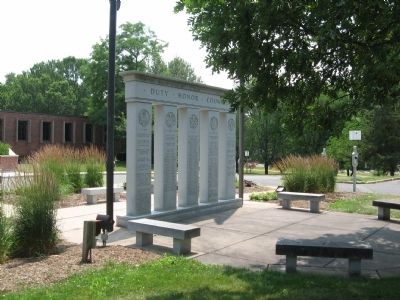 Farmington Veterans Monument image. Click for full size.