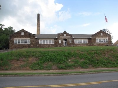 KDS DAR elementary school building image. Click for full size.